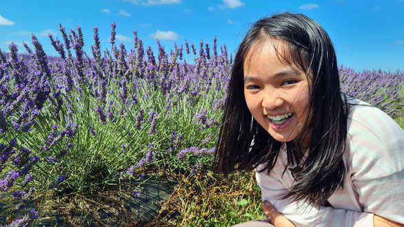 Nữ sinh viên gốc Việt 11 tuổi vào đại học ở New Zealand truyền cảm hứng ở quê nhà